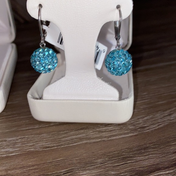 Earring And Bracelet Set - Picture 3 of 5